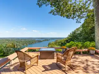 Re-Envisioned Contemporary Estate Commands Dramatic 180-Degree Panoramas