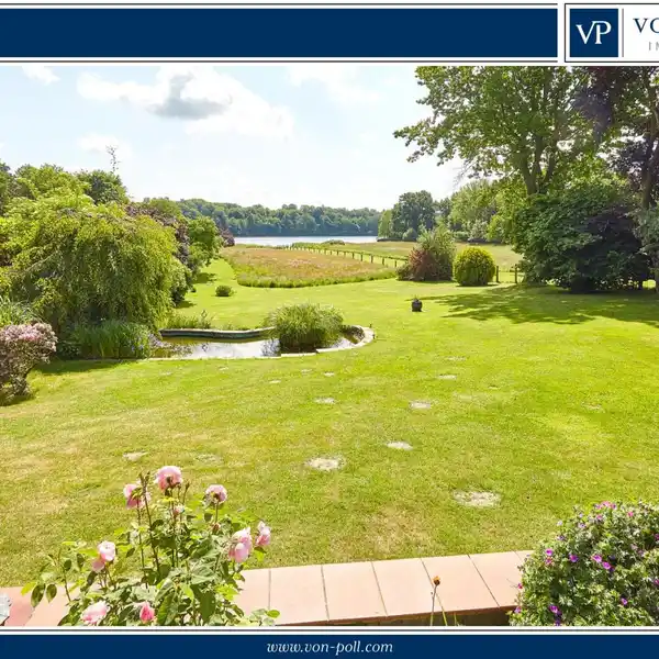 SPACIOUS PROPERTY IN EXCLUSIVE LAKESIDE LOCATION