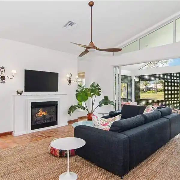 LOVELY GOLF AND LAKE FRONT HOME AT WYNDEMERE