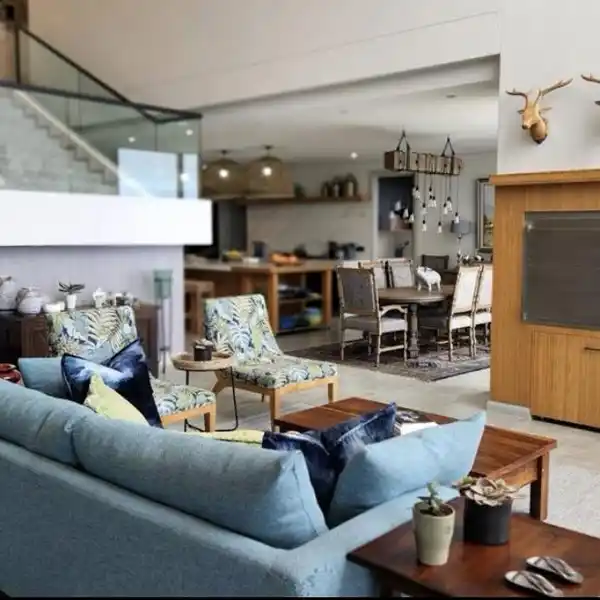 FRONT ROW HOME WITH UNINTERRUPTED SEA VIEWS