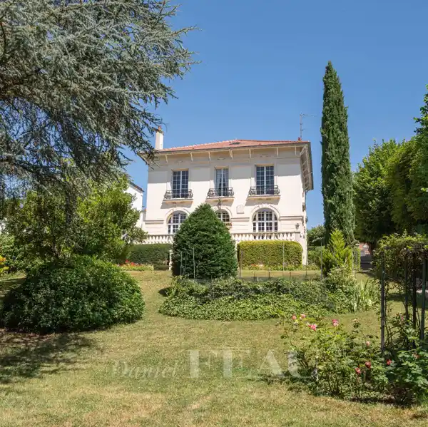 ELEGANT EARLY 20TH-CENTURY HOME WITH GRAND INTERIORS