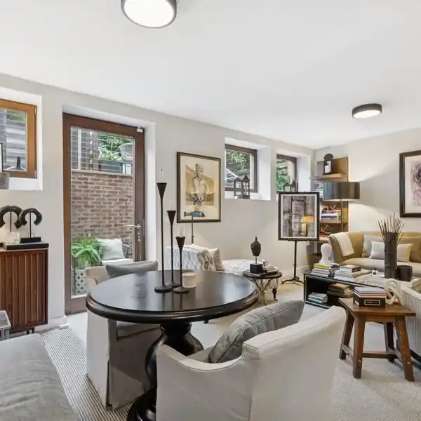 DELIGHTFUL DUPLEX WITH PRIVATE PATIO RETREAT