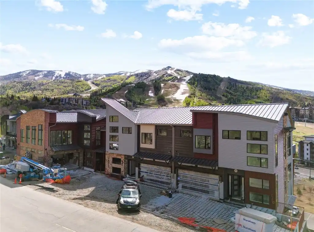 Crawford Square at Burgess Creek