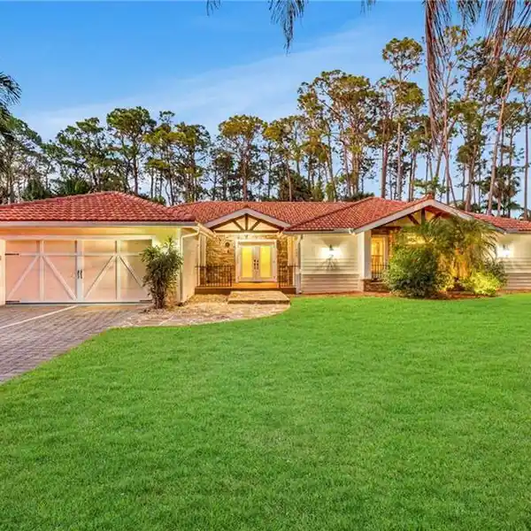 CUSTOM ESTATE POTENTIAL WITH POOL AND GUEST HOUSE