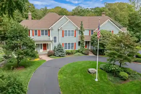 Beautiful Blend of Elegance and Modern Comfort