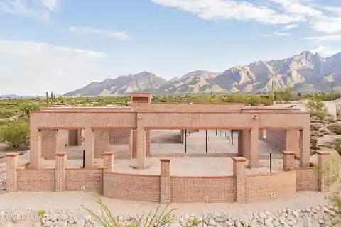 Design and Build Your Own Classic La Quinta Home