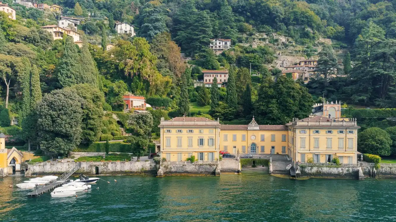 Elegant Apartment of the Wonderful Villa Taverna in Torno