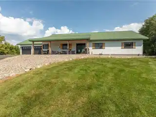 Luxury Country Living with Heated Barns and Shop