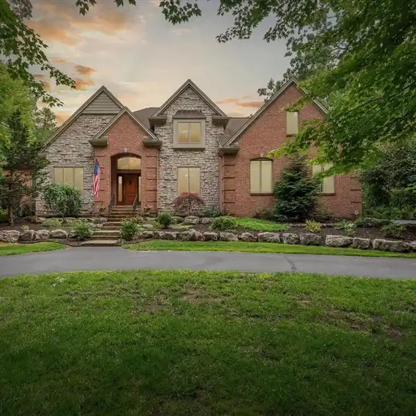 BEAUTIFUL ESTATE ON OVER 13 ACRES