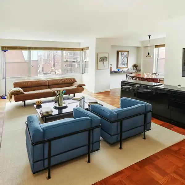 SPACIOUS AND SUNNY 2 BEDROOM HOME!