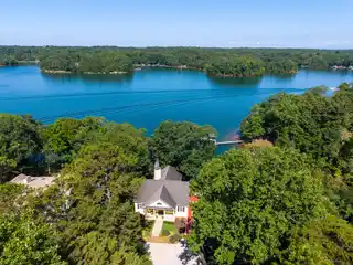 Thoughtfully Designed Home on Lake Hartwell