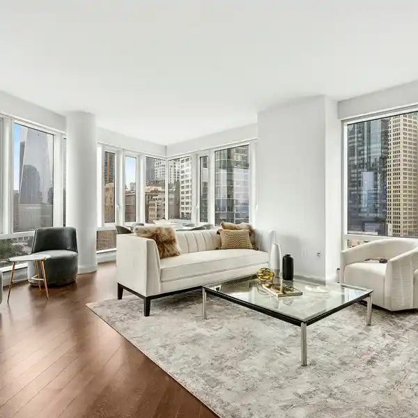 UNIQUE RESIDENCE OFFERING VISTAS OF THE FREEDOM TOWER