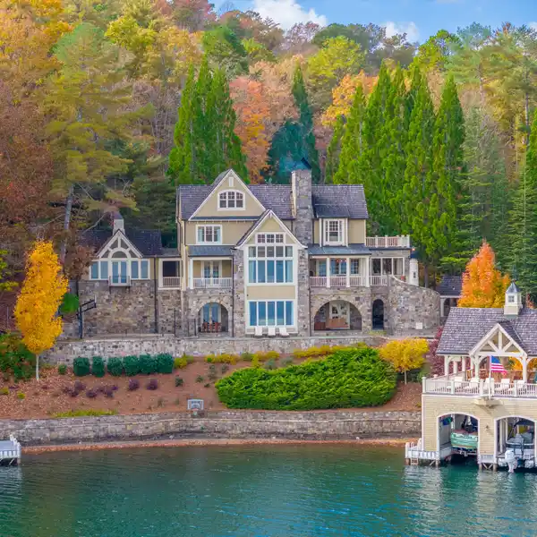 LAKEFRONT DESIGNER'S SHOWPLACE