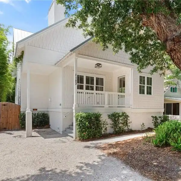 PRIME LOCATION FOR THE ISLAND LIFESTYLE