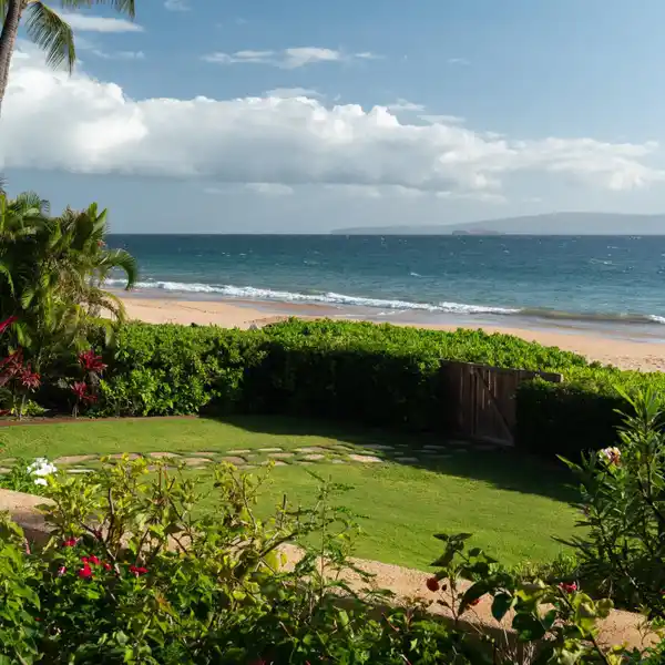 EXCEPTIONAL ESTATE ON KEAWAKAPU BEACH