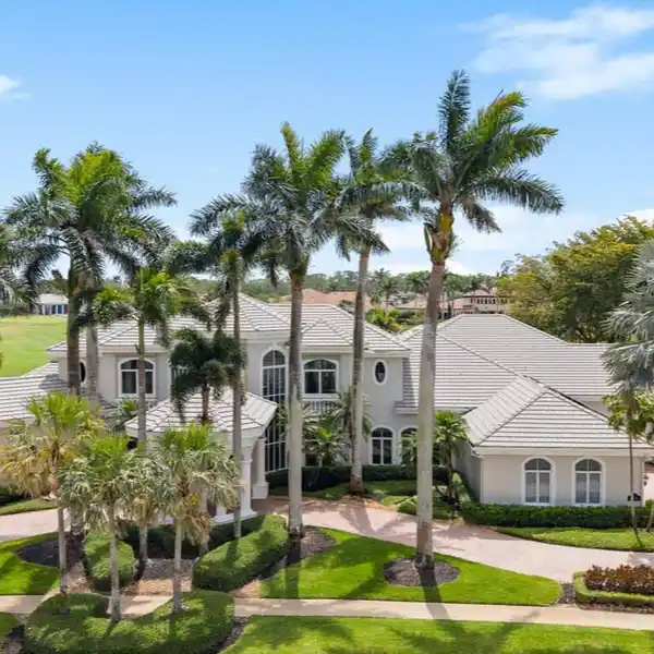 CAPTIVATING HOME OVERLOOKING GOLF COURSE