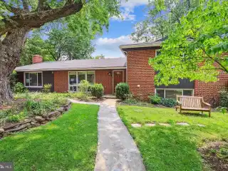 Space and Comfort in a Prime Location