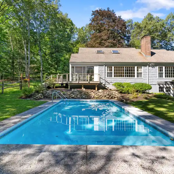 CHARMING RANCH HOME ON A QUIET CUL-DE-SAC