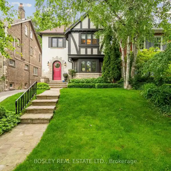 SOPHISTICATED LIVING IN A PREMIER TORONTO NEIGHBORHOOD