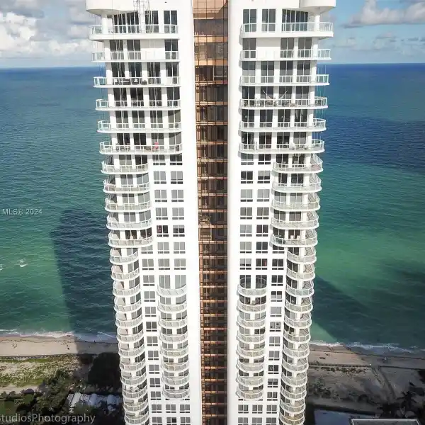 BEAUTIFUL FULLY FURNISHED OCEAN-VIEW CONDO