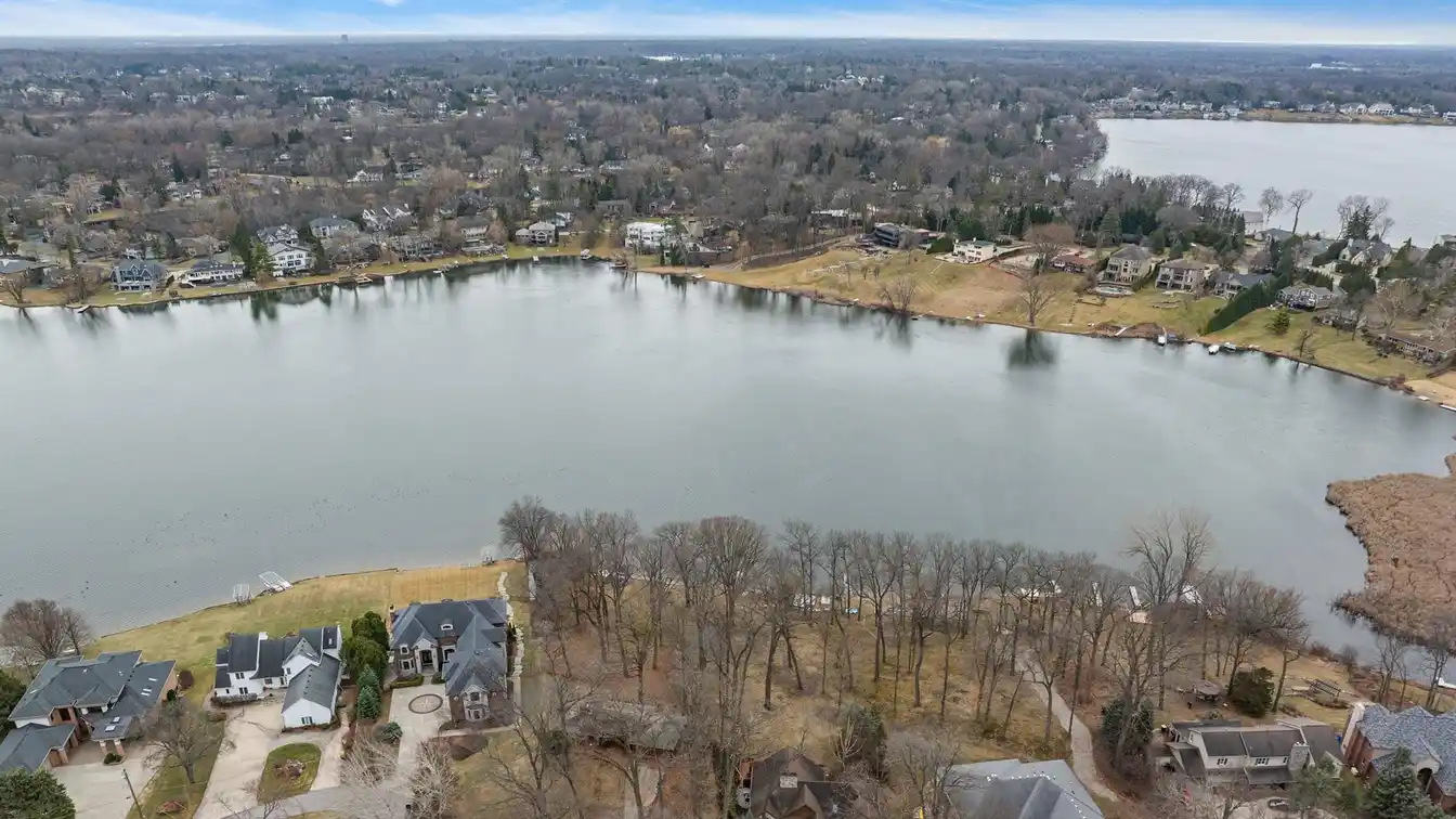 Exceptional To-be-built Lakeside Home