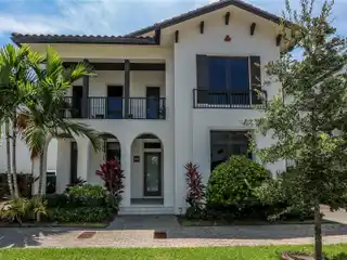 Beautiful Home in Canarias at Doral Down Town