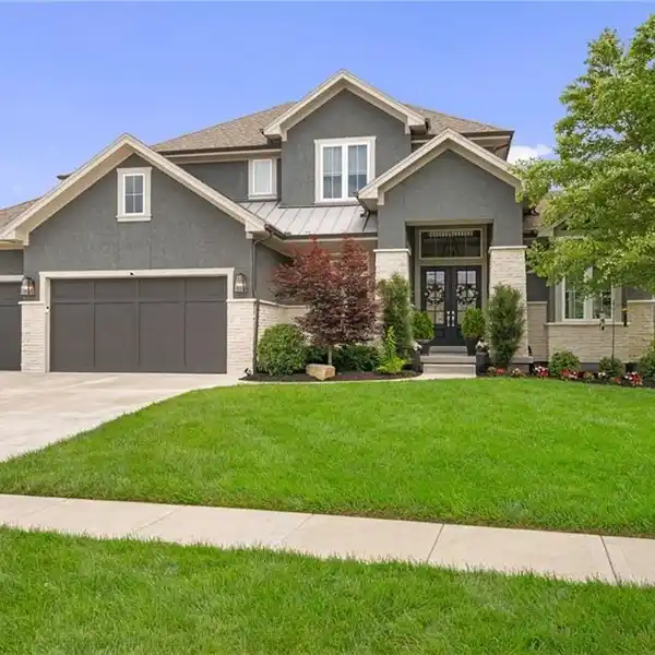 LUXURY AND ENTERTAINING IN AN AWARD-WINNING PLAN