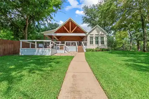 Ultimate Lakefront Retreat with Expansive Water Views