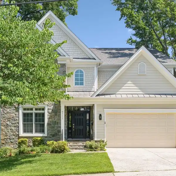 ELEGANCE AND COMFORT IN A CONVENIENT LOCATION