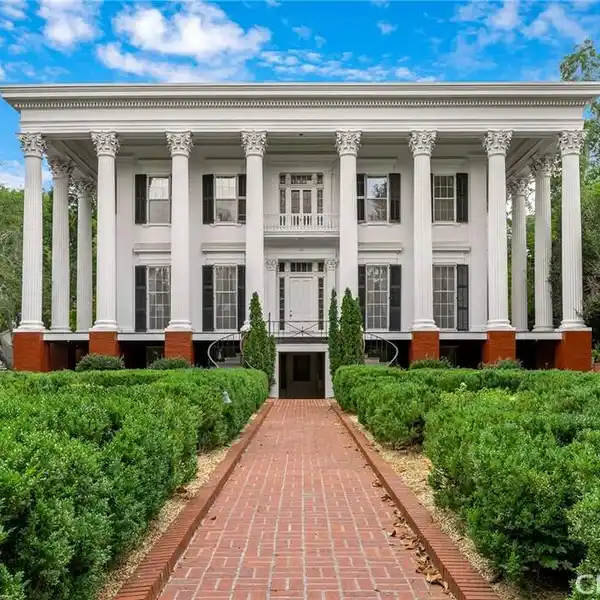 DISTINGUISHED ATHENS LANDMARK