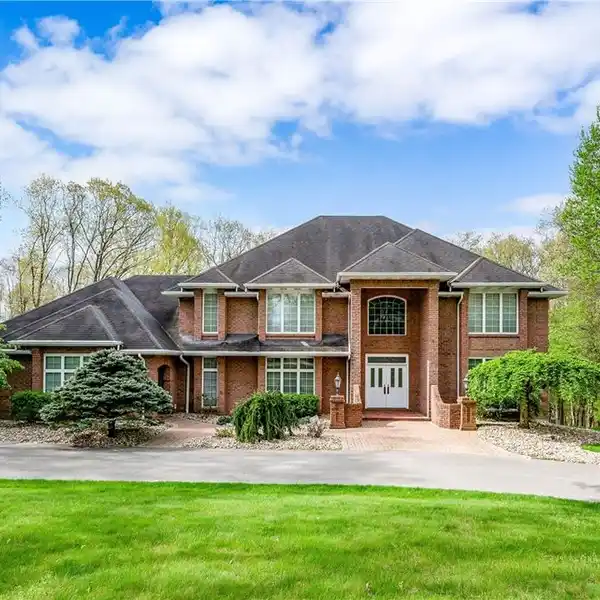 FINE HOME WITH AMAZING AMENITIES