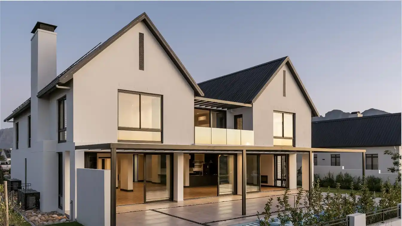 Sophisticated Home in La Vue