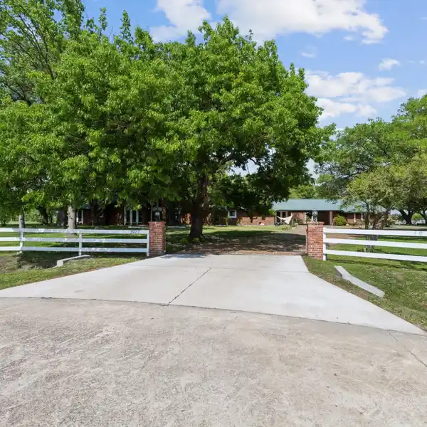 SPACIOUS PROPERTY IN RANCH ESTATES