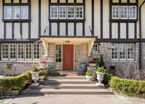 GRAND CIRCA 1908 RESIDENCE