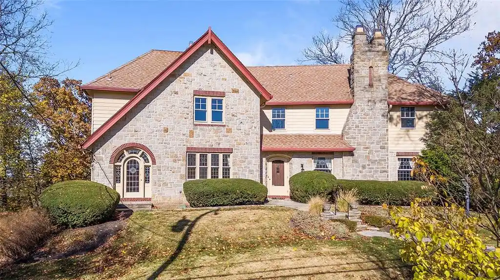 Classic Stone Tudor