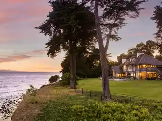 Unparalleled Oceanfront Oasis