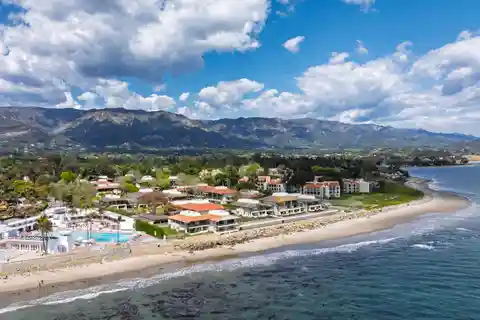 Ground Floor Condo in Prestigious Bonnymede