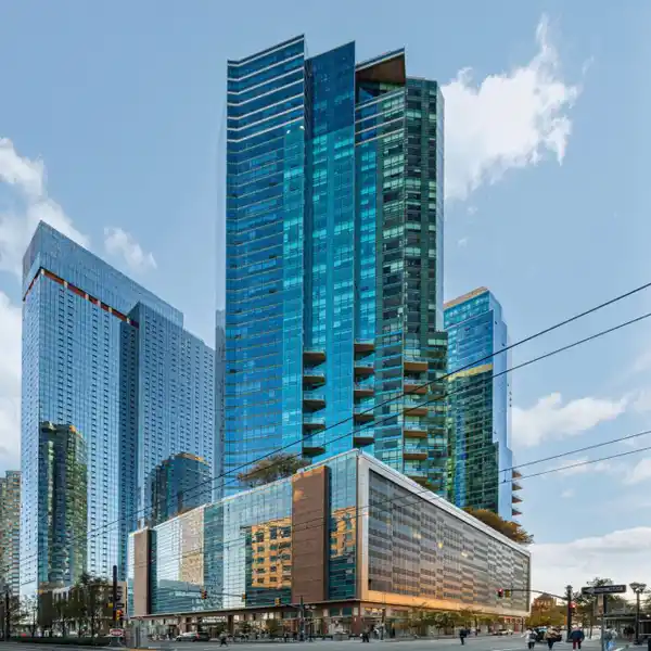 LUXURY GLASS-CURTAIN RESIDENCE IN PAULUS HOOK