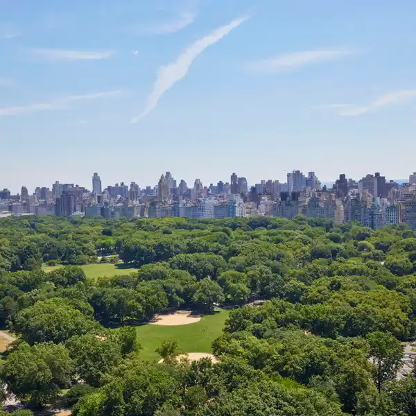 PARKFRONT ELEGANCE WITH ICONIC CITY VIEWS