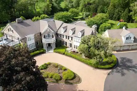 Extraordinary Estate Showcasing Architectural Distinction