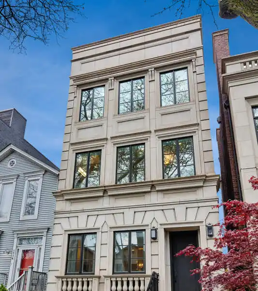 EAST LINCOLN PARK RESIDENCE OF TIMELESS ELEGANCE