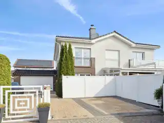 Prestigious Living in a Quiet Setting