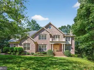 Updated Mclean Residence with Hardwood Floors and Entertainer’s Layout