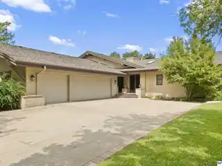 Beautiful Tuscany-Styled Ranch Townhome