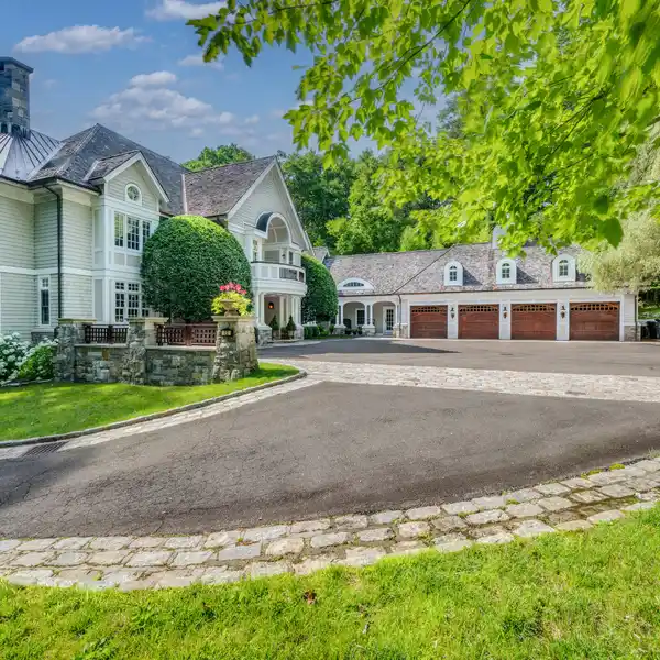 LUXURIOUS BACK COUNTRY ESTATE