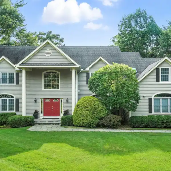 ELEGANT COLONIAL LIVING IN THE HEART OF BRIARCLIFF MANOR