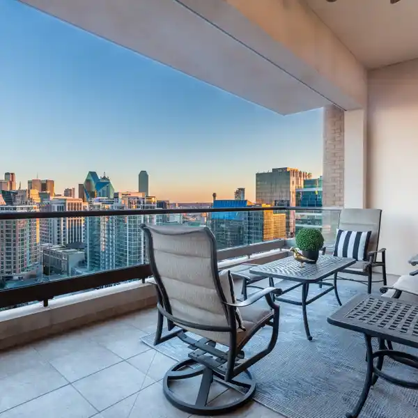 BESPOKE SUB-PENTHOUSE STONELEIGH RESIDENCE