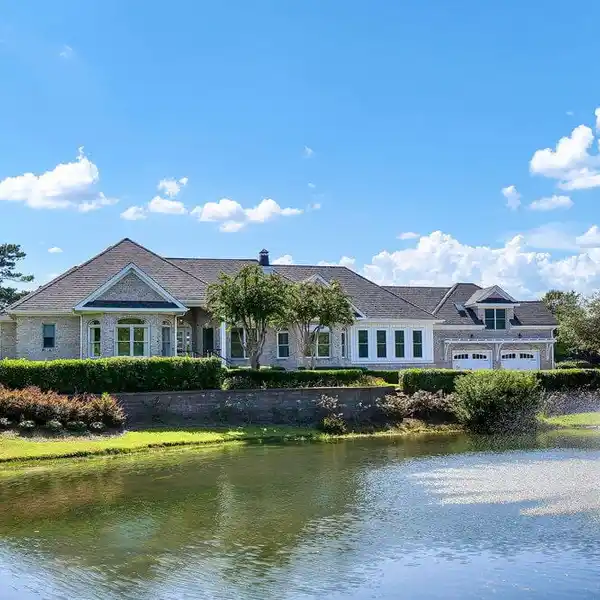 ONE-OF-A-KIND LANDFALL RESIDENCE