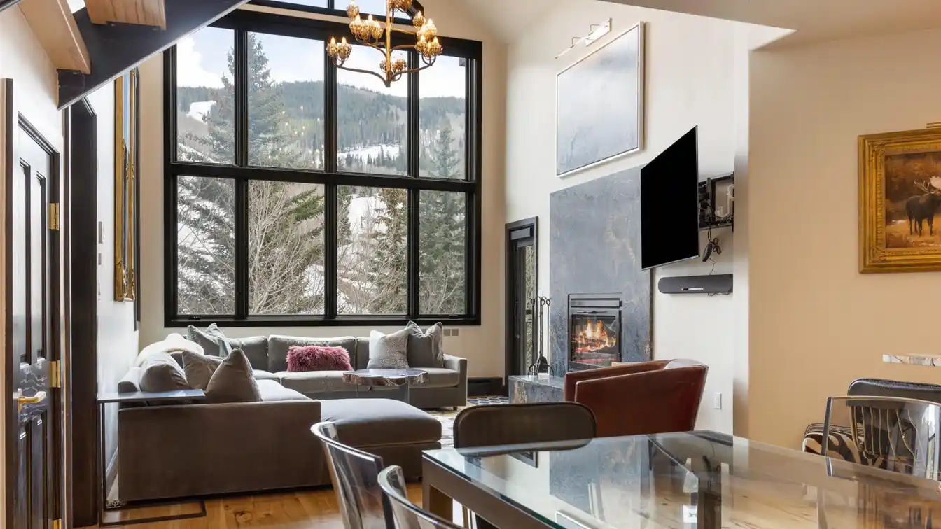 Highlands Lodge Renovated Penthouse