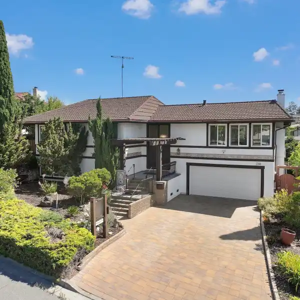 BEAUTIFULLY UPDATED HOME IN HAYWARD HILLS